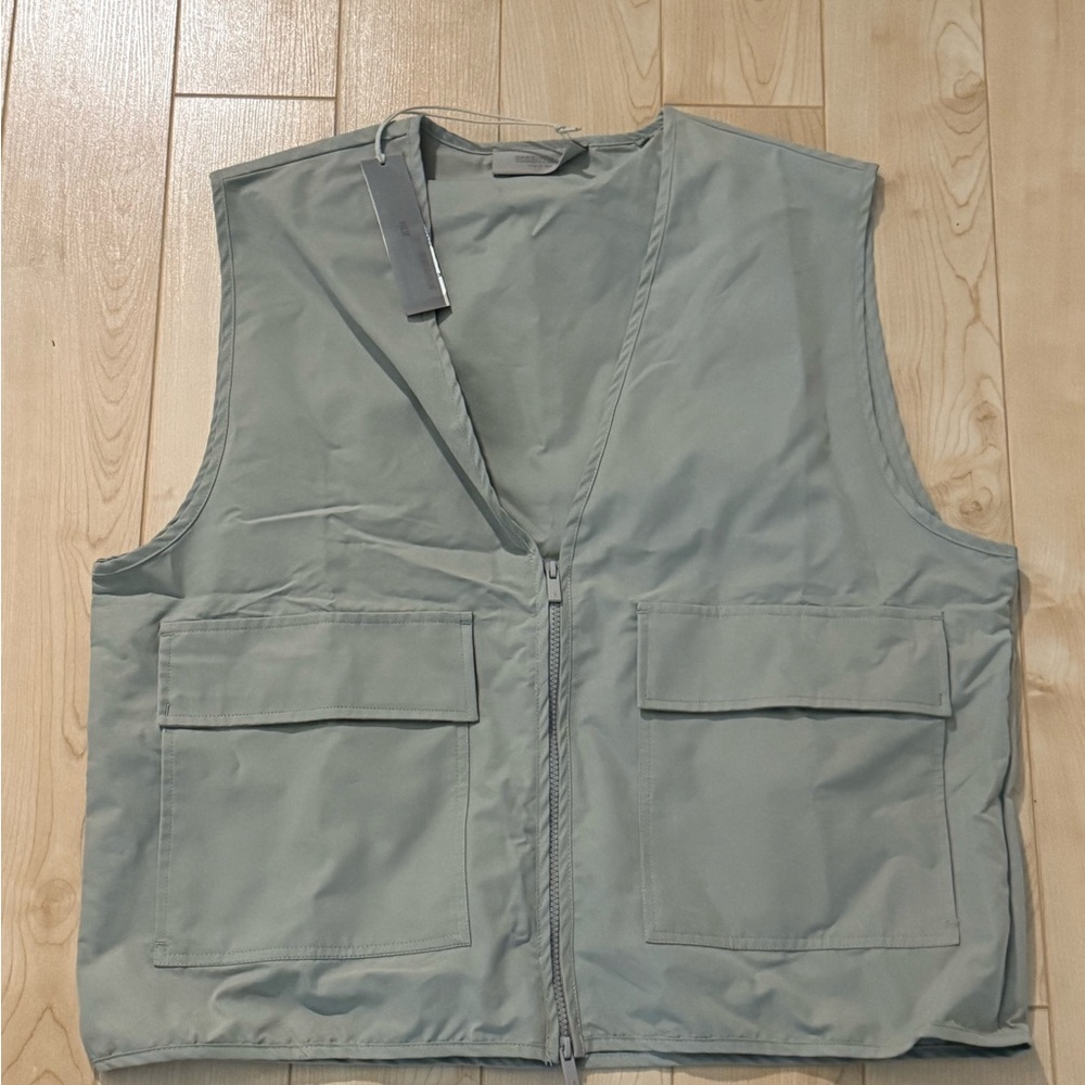 Fear of god essentials work vest “sea foam”